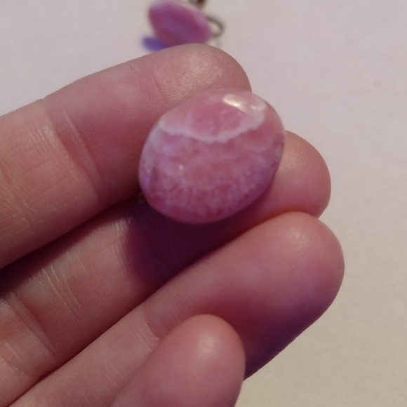 Vtg. '40s Rhodochrosite Brooch and Earrings Set - Picture 7 of 9